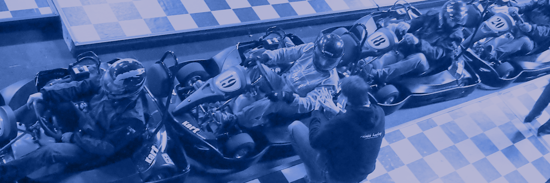 leaseweb-25th-anniversary-group-picture-3-gocarts.png